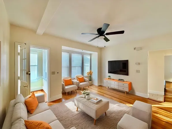 9 Miller Stile Rd #3, Quincy, MA 02169