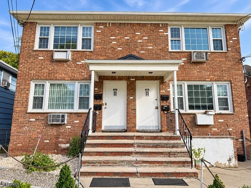2 bed, 1.0 bath, $2,000 — Photo 1