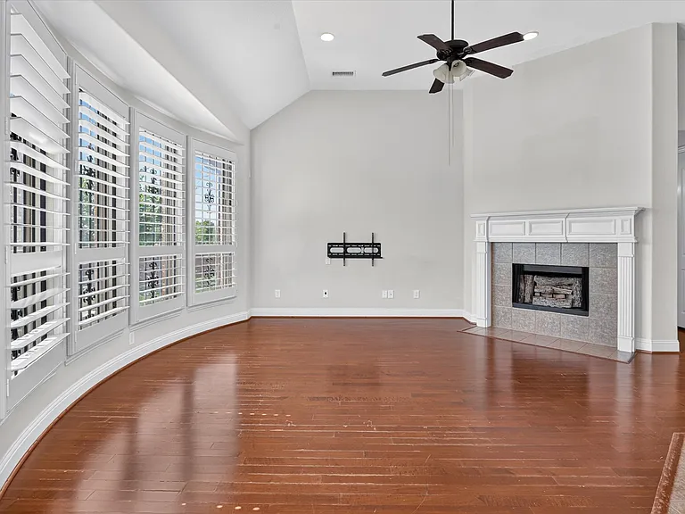 4635 Saginaw Ct — Photo 12
