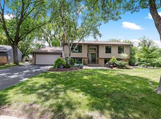 9506 Garrison Way, Eden Prairie, MN 55347