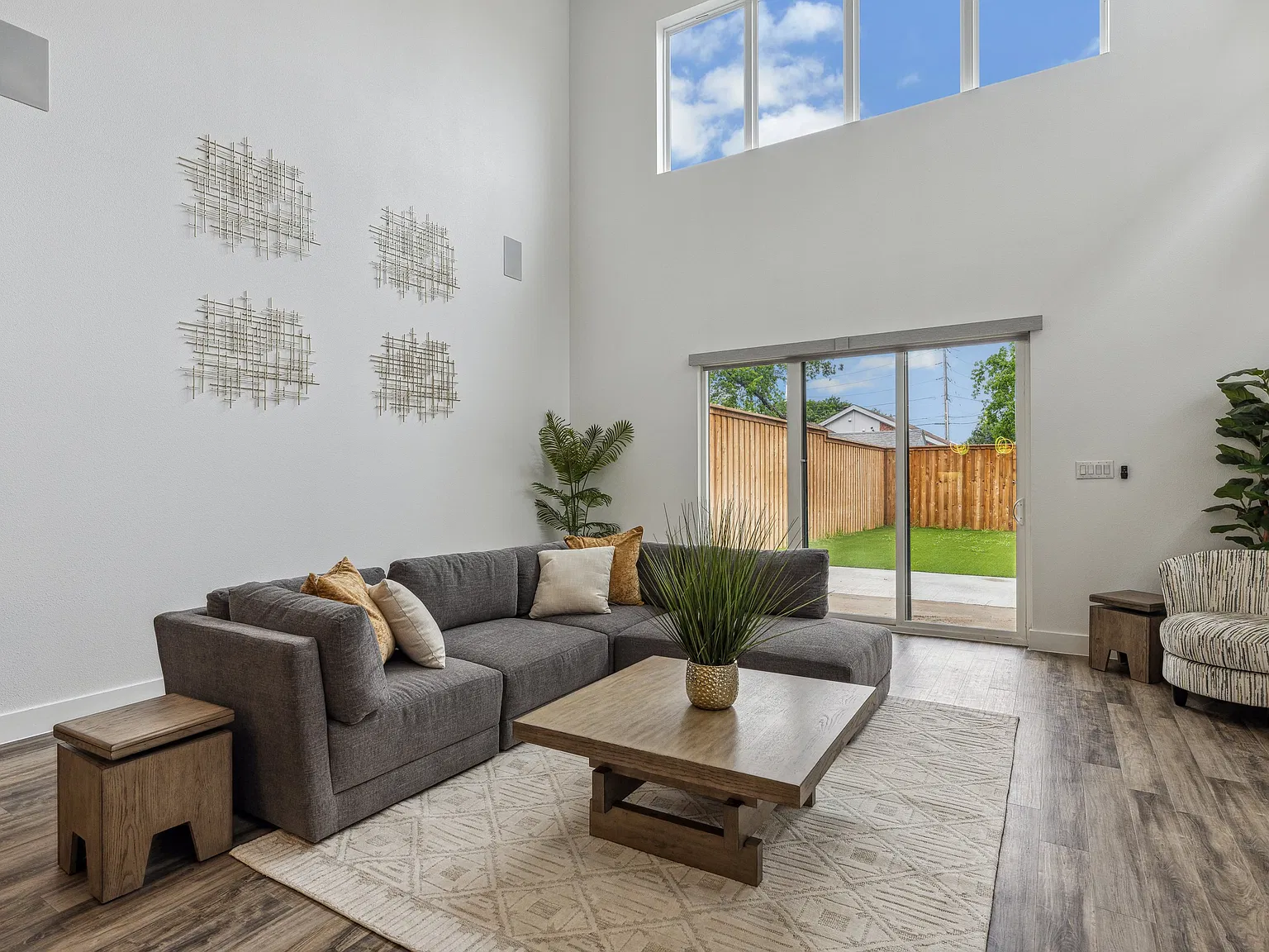 3 bed, 2642 sqft, $4,750 — Photo 3