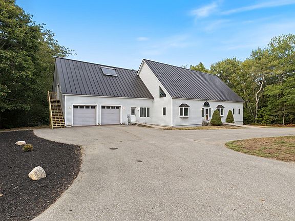 3rd image of 12 Spruce Ridge Road