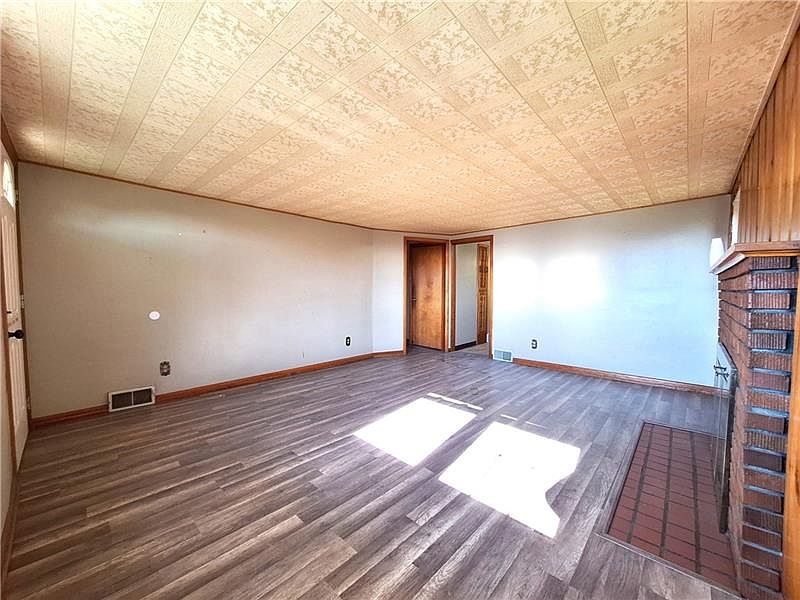 220 Hazen Ave N, Ellwood City, PA 16117 Zillow