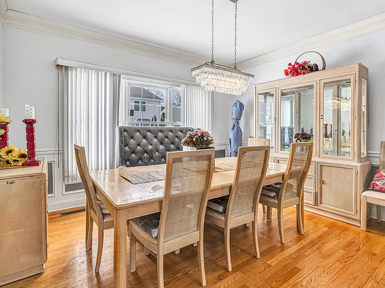 240 Highland Ave — Photo 8