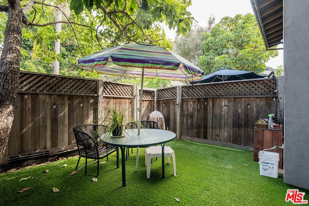 2 bed, 2.5 bath, 1214 sqft, $3,900 — Photo 4