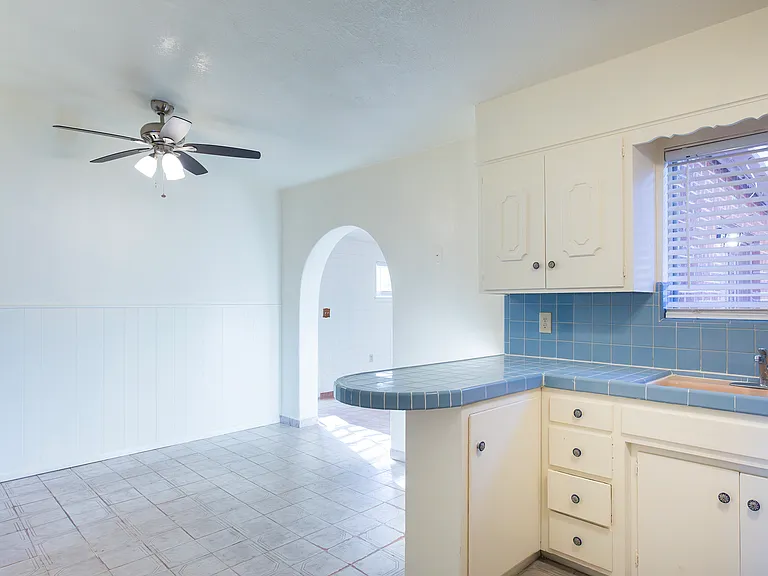 535 N Cimarron St — Photo 11