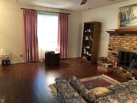 5th image of 418 Charlotte St