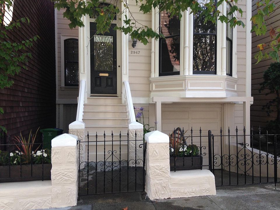 Beautiful single family home with garage and south facing garden