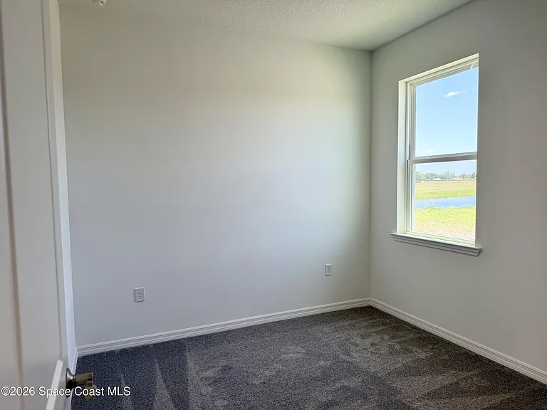917 Castleford Ave NE — Photo 11