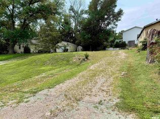 405 S Highland Ave, Creve Coeur, IL 61610