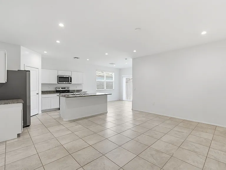 1575 E Fletcher Dr — Photo 6