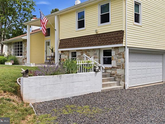 4th image of 2813 Country Ln