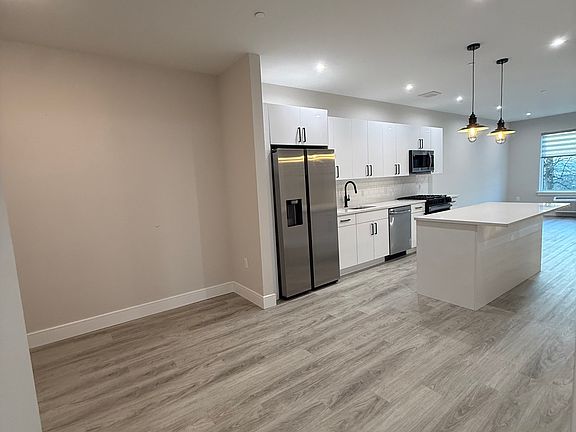 4th image of 8801 Kennedy Blvd #303