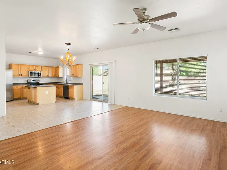 1042 W Desert Basin Dr — Photo 4