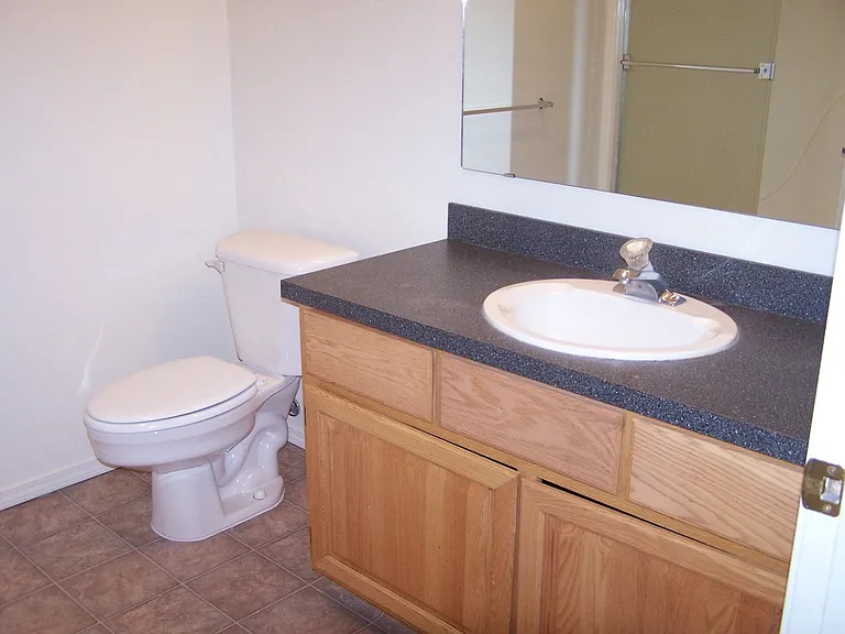 2121 SW Umatilla Ave #4 — Photo 8