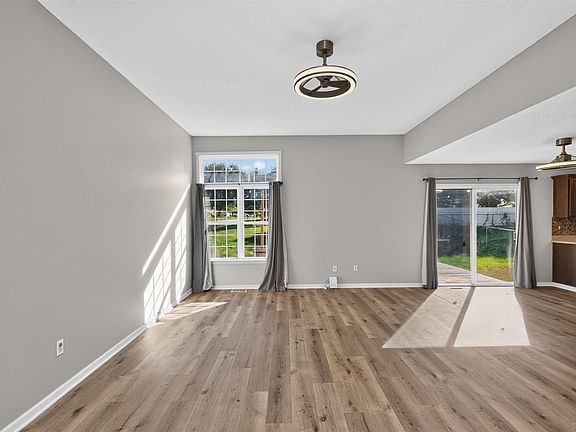 3rd image of 3201 SW Townpark Cir
