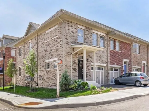 19 Robert Peel Rd, Kitchener, ON N2H 0B3