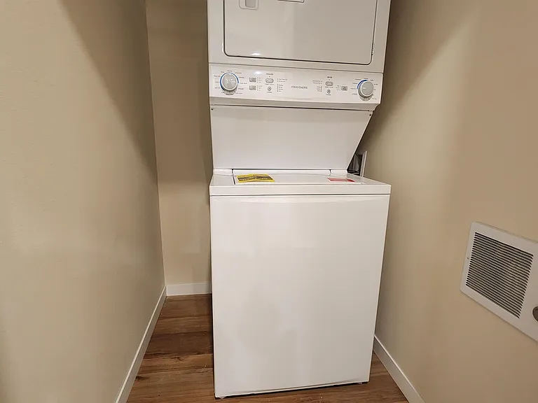 908 E Gorham St #1 — Photo 11