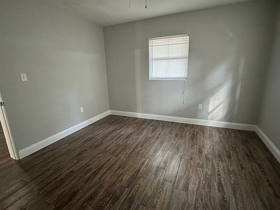 4th image of 509 Varsity St