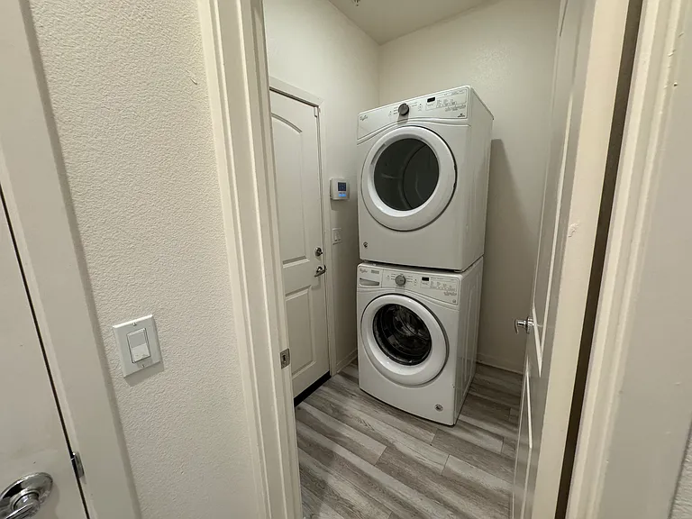 1st floor: washer and dryer included