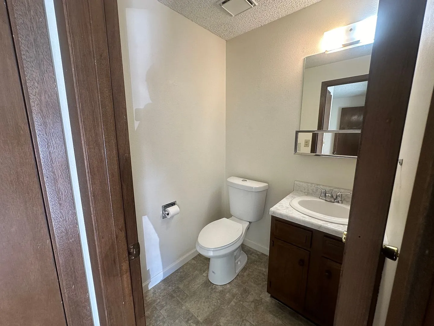 Two bedroom, One and one half bathroom townhouse. — Photo 4