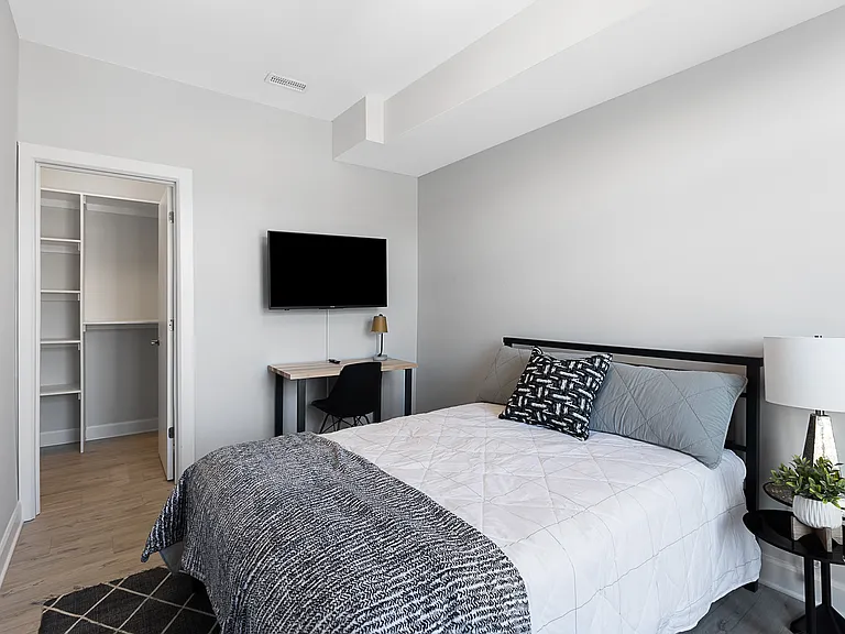 240 Blackburn Ave — Photo 17