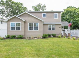 241 41st St, Lindenhurst, NY 11757