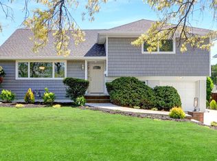 95 W Henrietta Ave, Oceanside, NY 11572