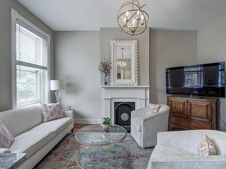 2406 E Clay St — Photo 9