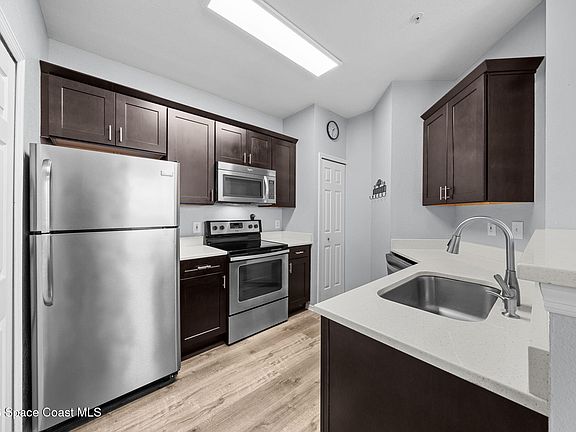 4th image of 5693 Star Rush Dr APT 304