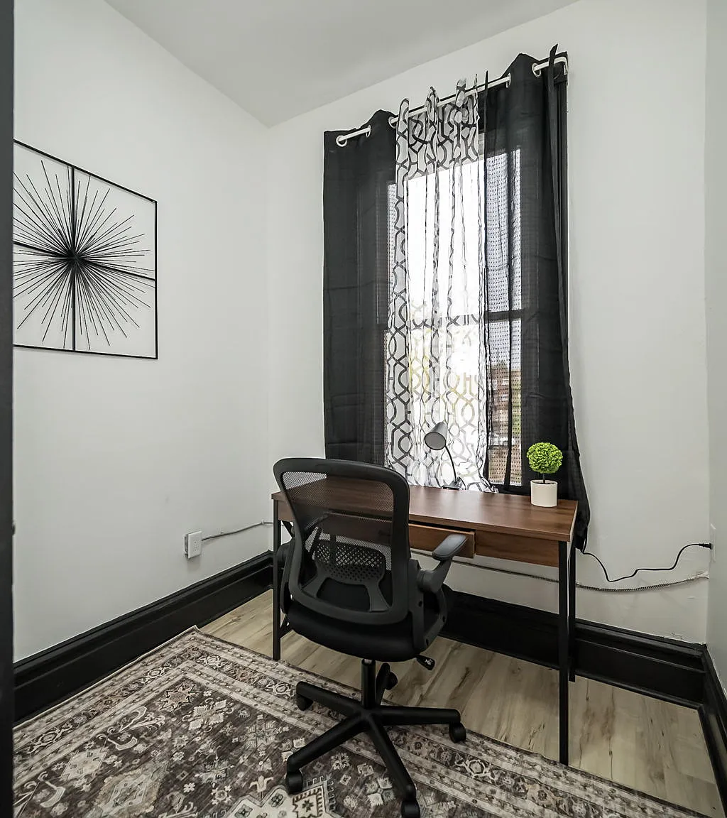 3923 S Grand Blvd — Photo 4