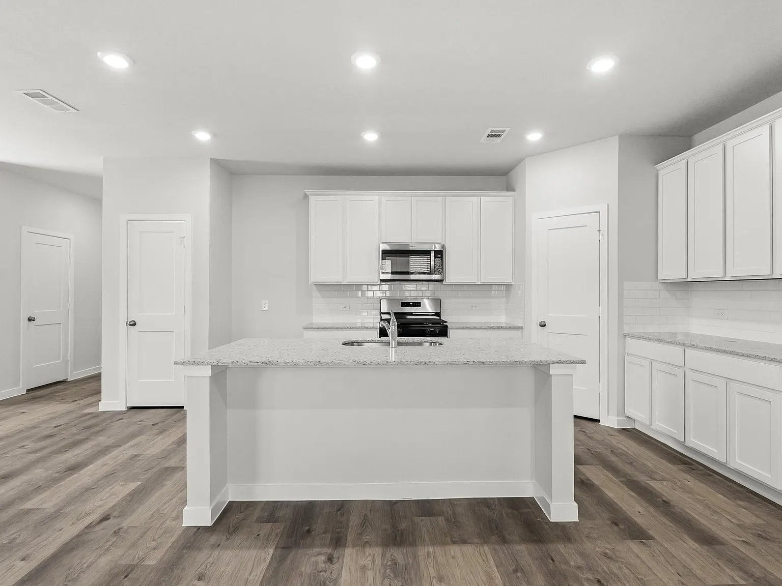 4 bed, 2.5 bath, 1897 sqft, $2,400 — Photo 3