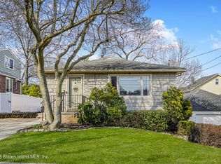 432 Sheffield St, Staten Island, NY 10310