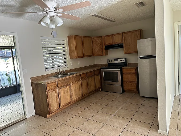 1013 W Peel St #A — Photo 3