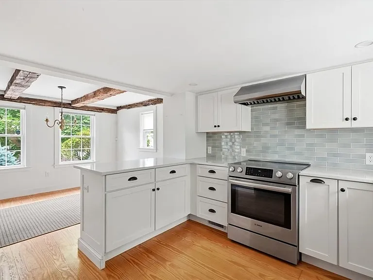 16 West St — Photo 2