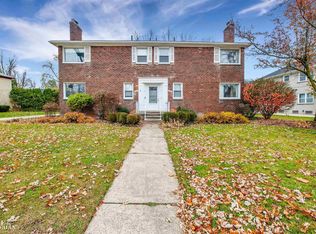 850 Harcourt Rd, Grosse Pointe, MI 48230
