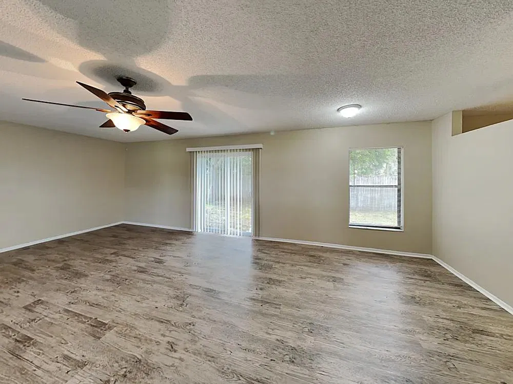 3 bed, 1950 sqft, $2,010 — Photo 3