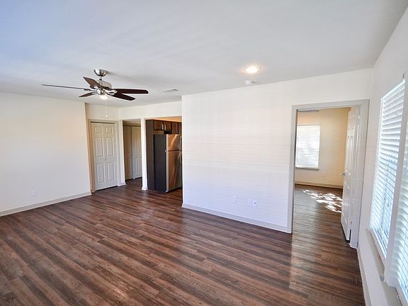4th image of 4322 Swiss Ave #11