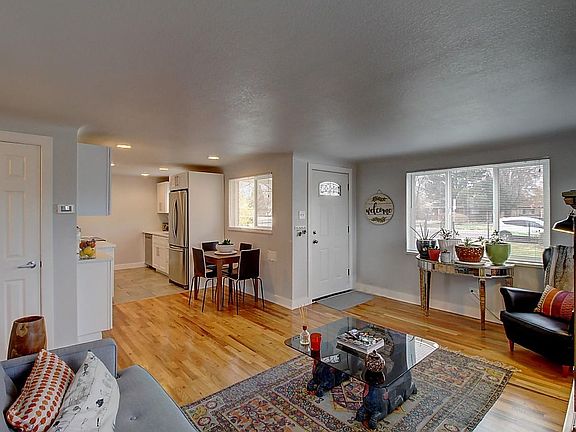 5th image of 3398 Oneida St