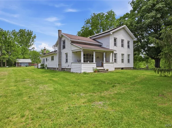 9328 Foote Rd, Akron, NY 14001