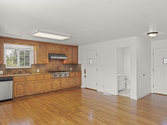 3rd image of 925 E Julian St