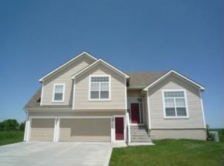 1102 Hampton Dr, Raymore, MO 64083