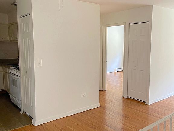 4th image of 6128 N Kenmore Ave #401