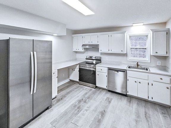 3rd image of 213 Alpine Dr #A
