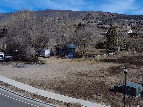 3rd image of 914 N Mill Rd