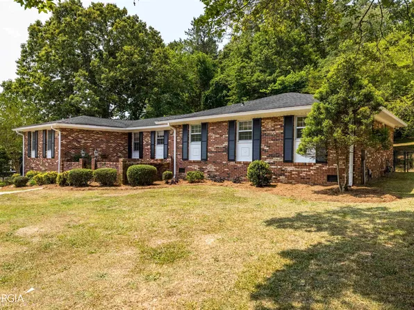 44 Lakeview Dr, Lindale, GA 30147