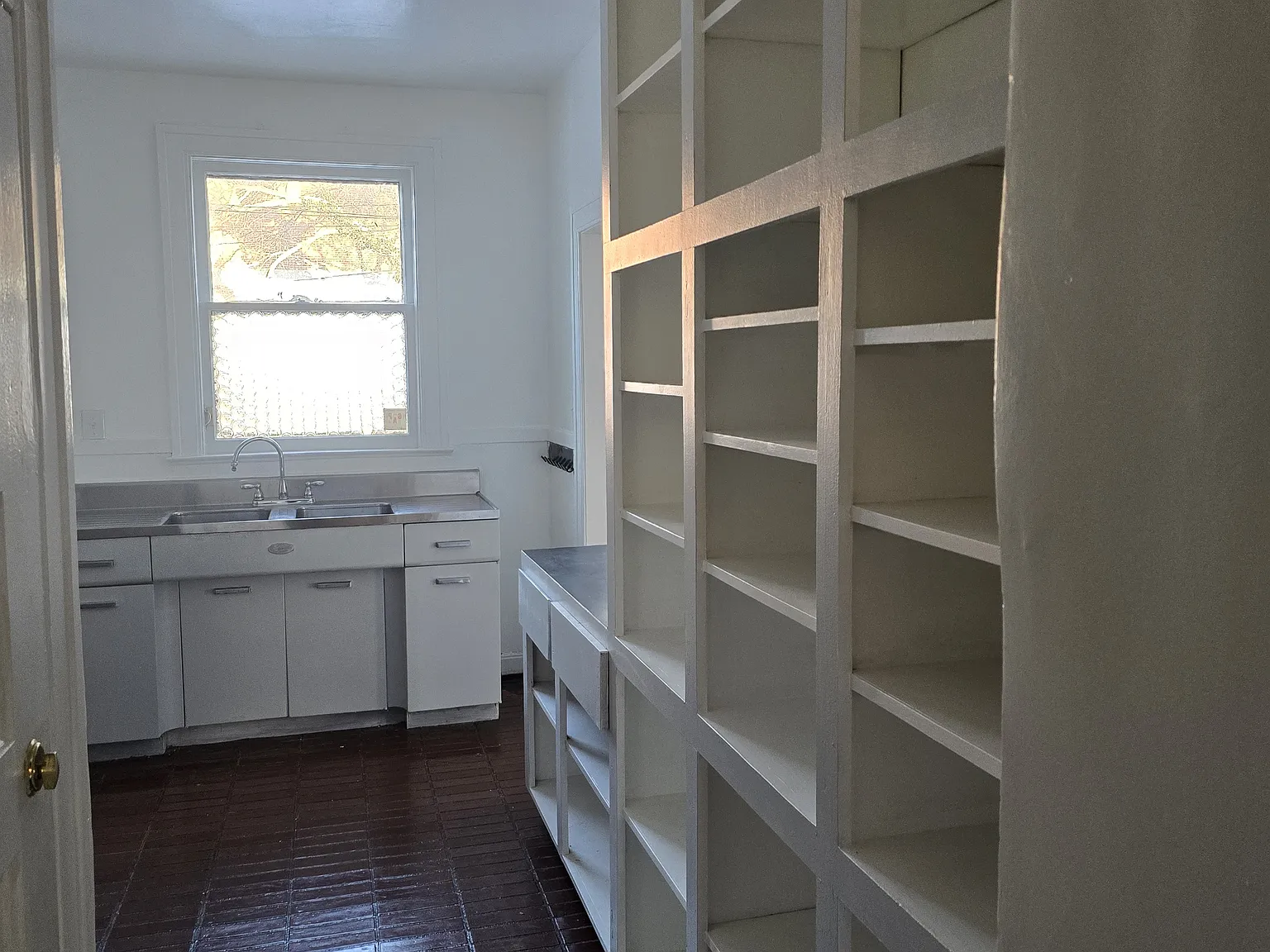 5 bed, 2150 sqft, $1,950 — Photo 4