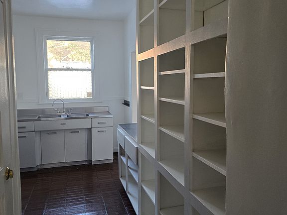 4th image of 8127 Agnes St