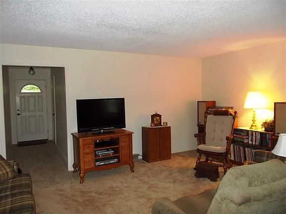 2nd image of 1505 W Glenwood St