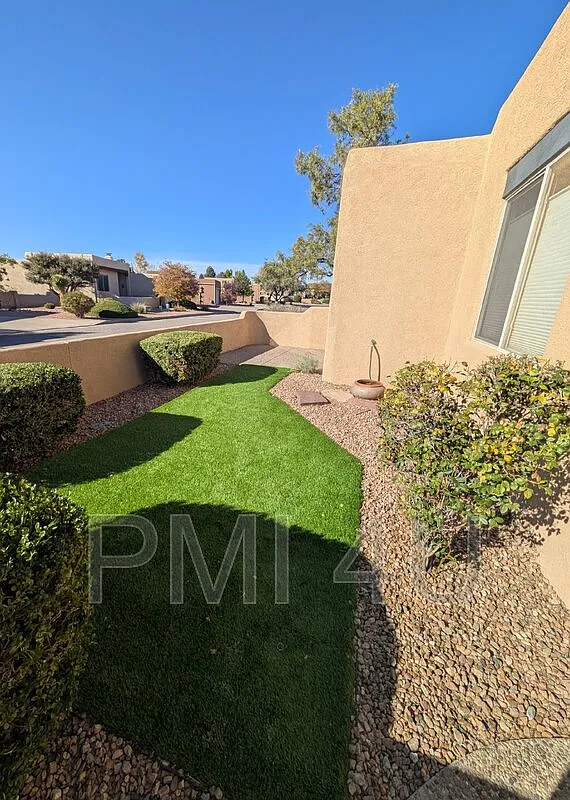 3 bed, 2.0 bath, 1900 sqft, $2,800 — Photo 3